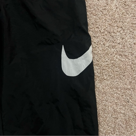 Nike Women’s Nsw Essential Woven Mid Rise Pant - Picture 2 of 5